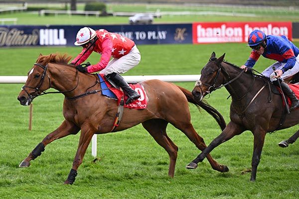 Quinta Do Lago in front in the closing stages
