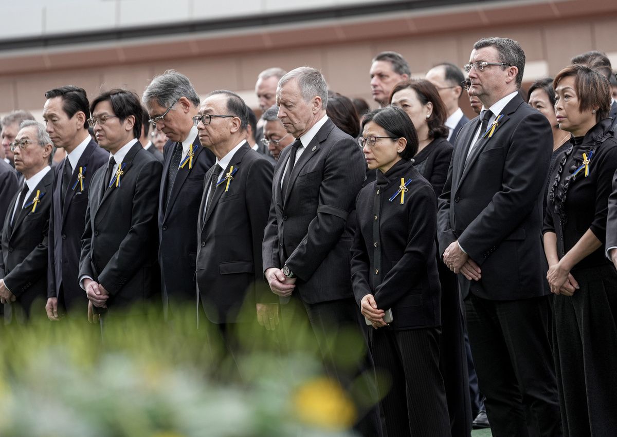 Sha Tin 30-November-2025The Hong Kong Jockey Club observed a minute of silence in remembrance of the victims of the tragic fire at Wang Fuk Court in Tai Po.Healy Racing