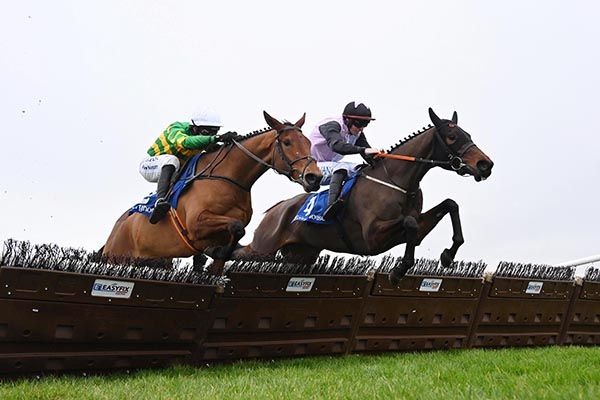 Mange Tout, far side, clears the last and outguns Narciso Has