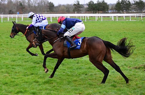 Come On The Lads (near side) is about to collar Marelly 