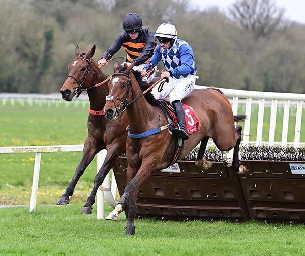 Oaks Soldier and Carl Millar (far side). 