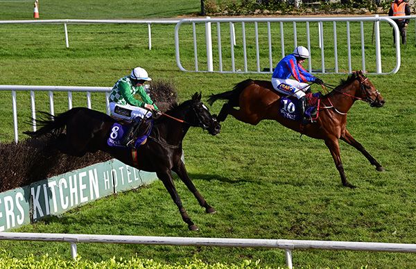Crowsatedappletart, near side, catches Kilbrin Rocco 