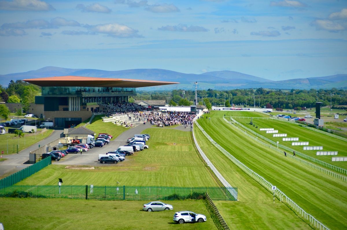 A sun-kissed Curragh Racecourse on Irish 2000 Guineas Day