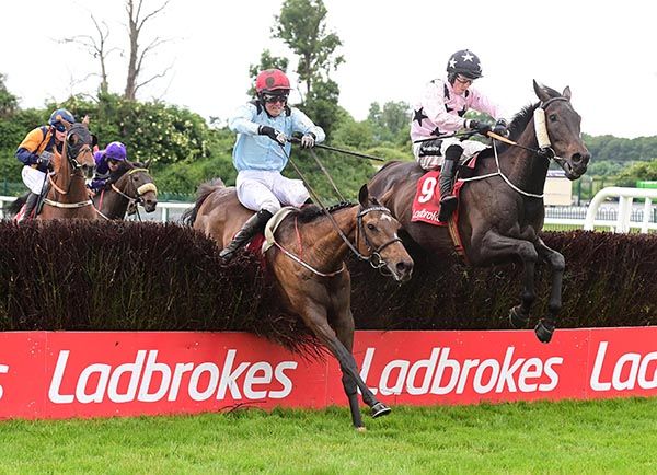 Le Grand Vert (right) jumps the last better than Pourquoi Poi 