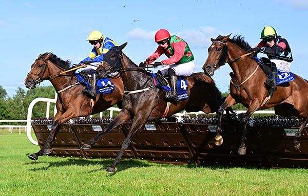 Global Skies and Danny Gilligan (centre, green & red colours)