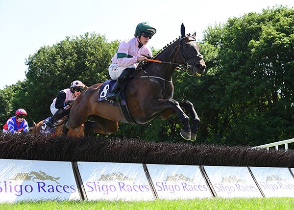 Crystabel and Dan King win the Racing TV Irish EBF Mares Handicap Hurdle 