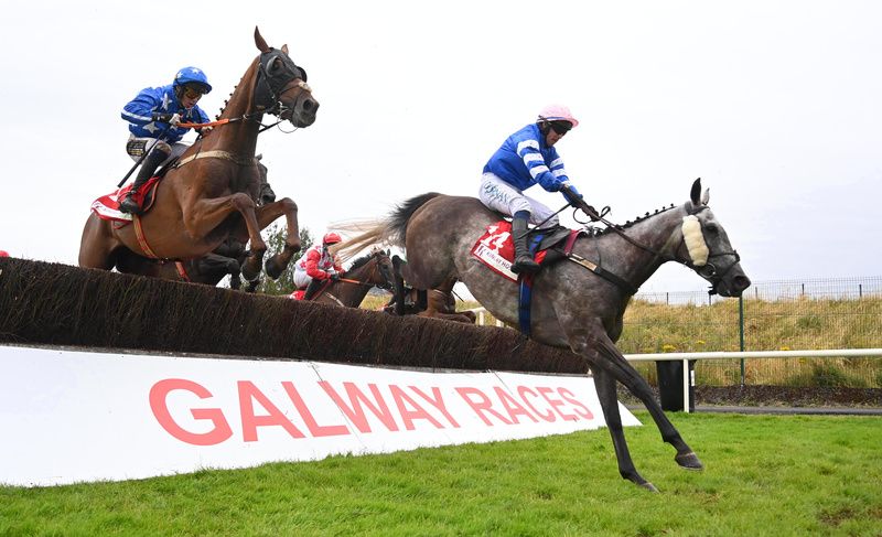 Jukebox Johnny and Darragh O Keeffe win for trainer Henry de Bromhead 