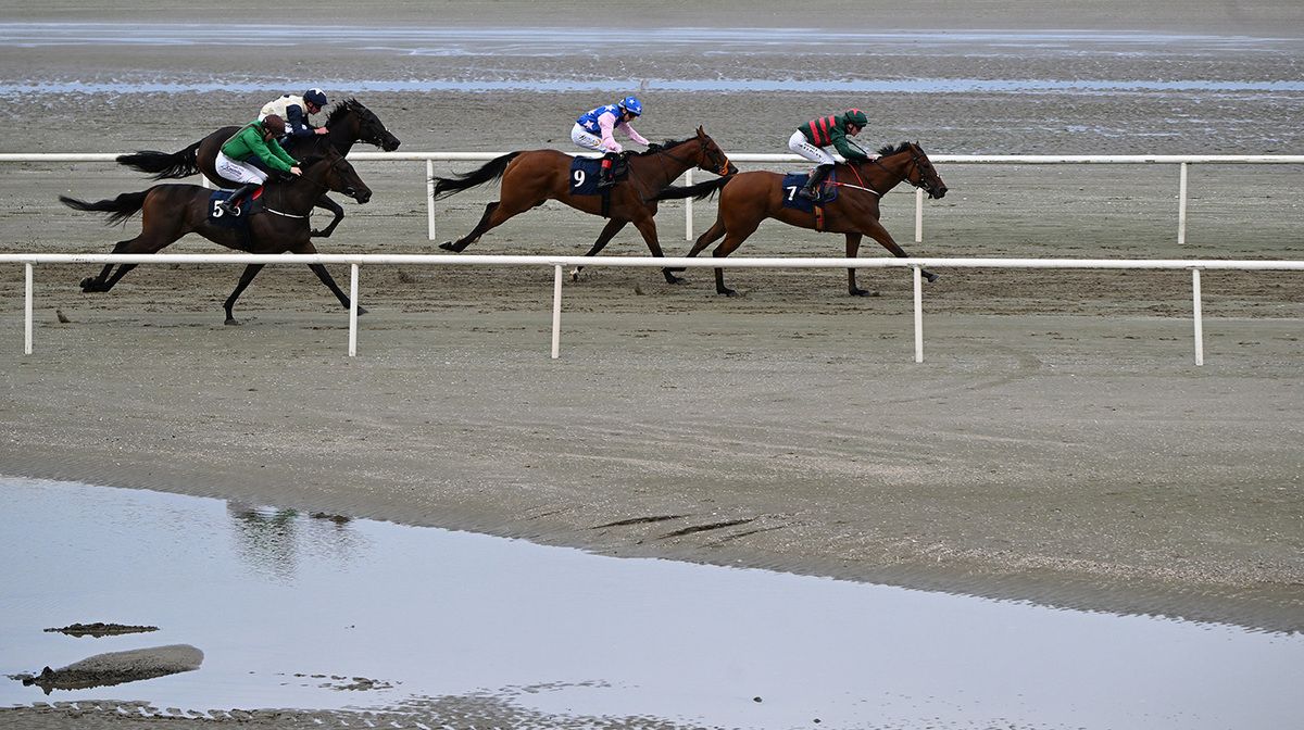 Hugo's Girl and Rory Mulligan on their way to winning at Laytown this evening
