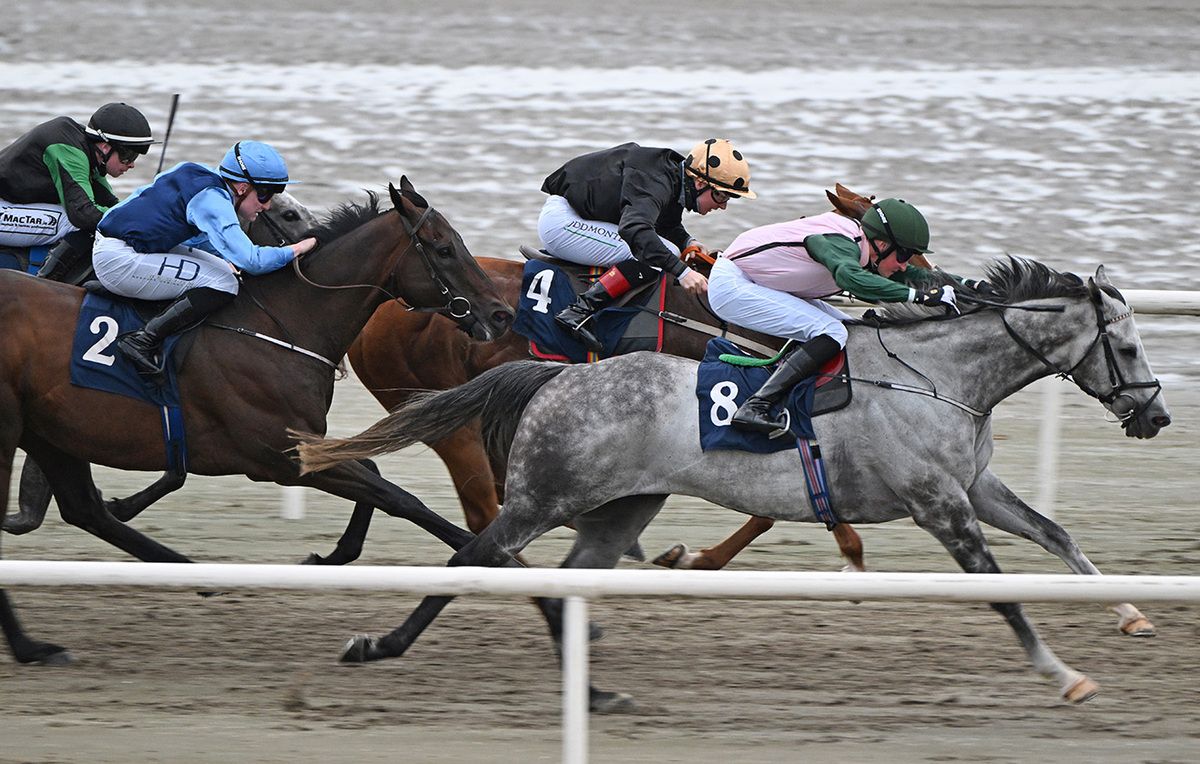 Chavajod wins for Denis and Ross Coakley at Laytown this evening