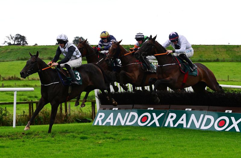 Kashchei, hooped cap, moves into contention at the last