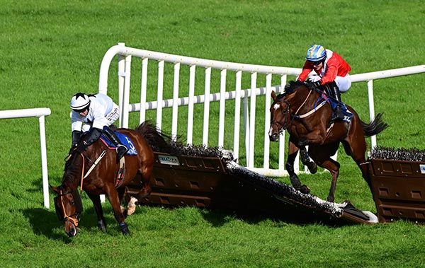 Eternal Reward  (red) capitalises as Lincall blunders at the last
