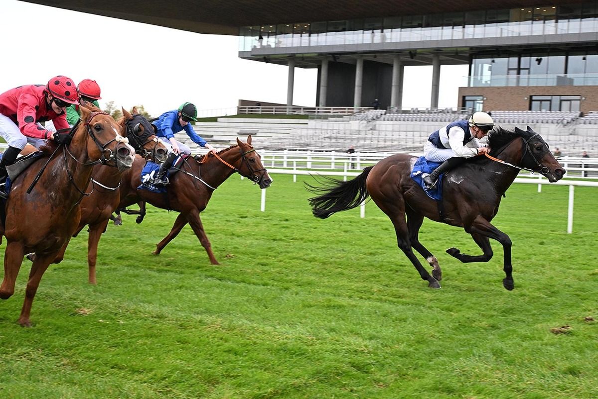 Mymomentintime, far side, hits the line