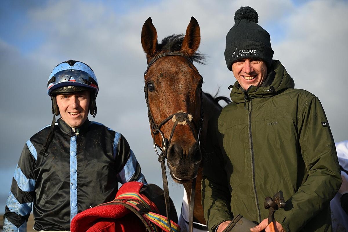 Always Scoring and Keith Donoghue with trainer John Flavin 
